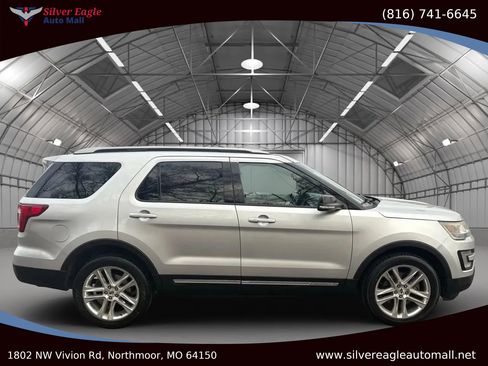Used 2016 Ford Explorer XLT w/ Equipment Group 202A image 6