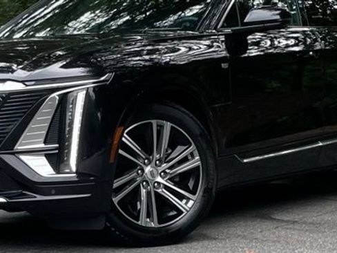 Used 2024 Cadillac Lyriq Luxury AWD/4WD image 2