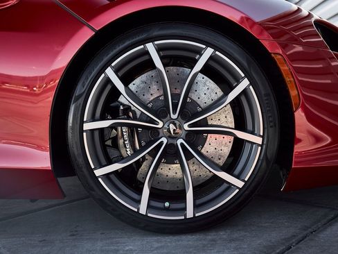 Used 2023 McLaren Artura image 24