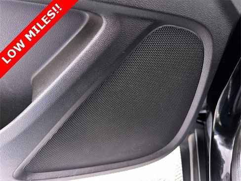 Used 2023 Chevrolet Traverse LT image 25