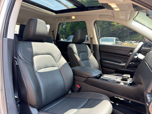 Used 2025 Nissan Pathfinder SL w/ SL Premium Package FWD image 23