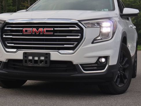 Used 2023 GMC Terrain SLT AWD/4WD image 3