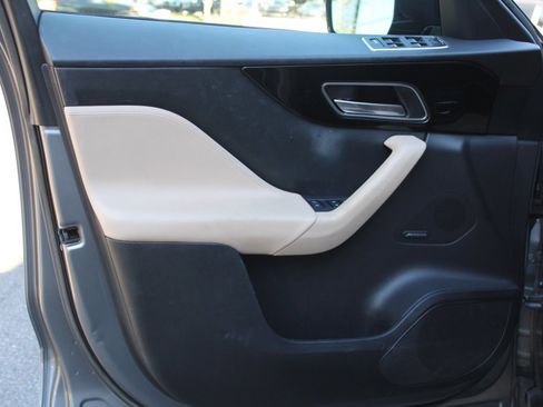 Used 2020 Jaguar F-PACE Premium image 9