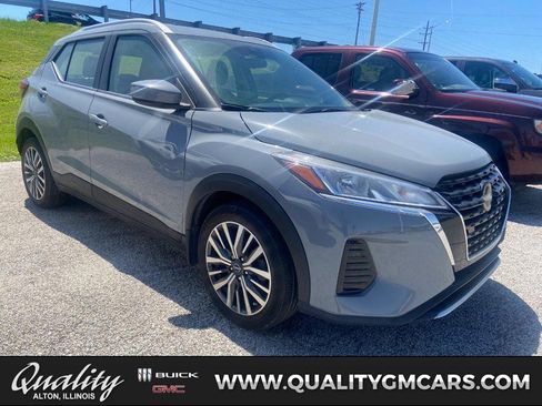 Used 2022 Nissan Kicks SV FWD image 1