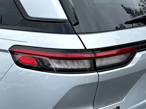 Certified 2022 Jeep Grand Cherokee Altitude image 6