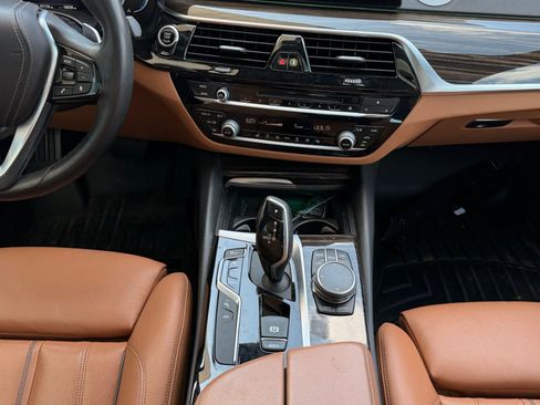 Used 2019 BMW 540i w/ Premium Package RWD image 25