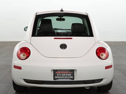 Used 2010 Volkswagen Beetle Coupe FWD image 10