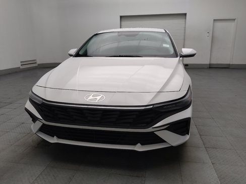 Used 2025 Hyundai Elantra SE FWD image 15