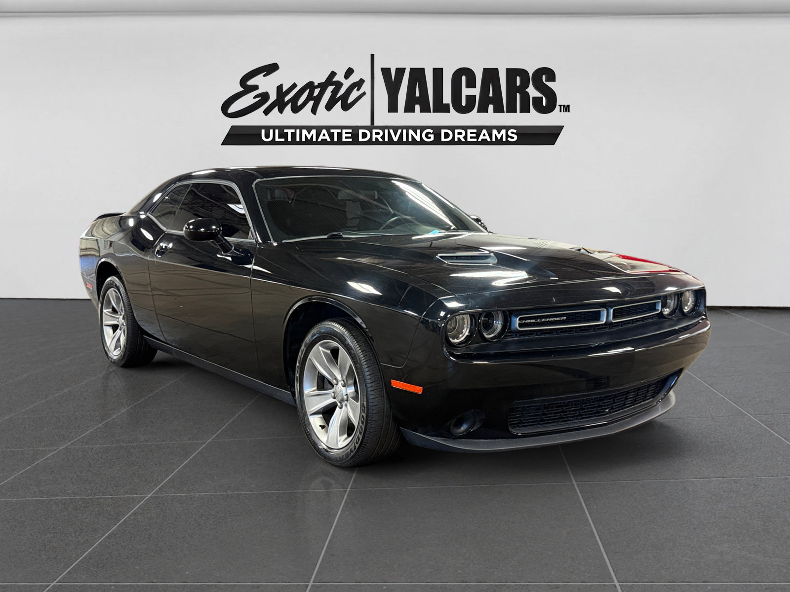 Used 2019 Dodge Challenger SXT RWD image 7