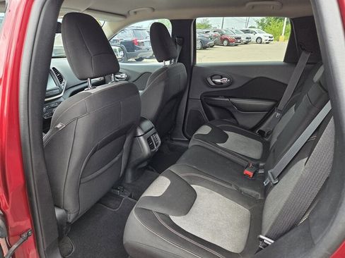 Used 2014 Jeep Cherokee Latitude w/ Cold Weather Group AWD/4WD image 11