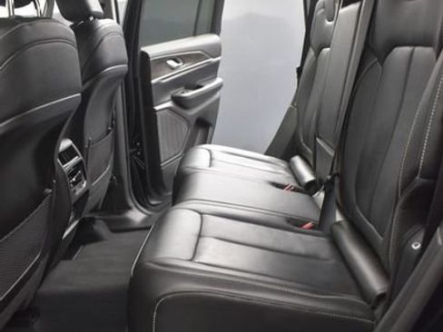 Used 2023 Jeep Grand Cherokee Limited w/ Black Appearance Package AWD/4WD image 10