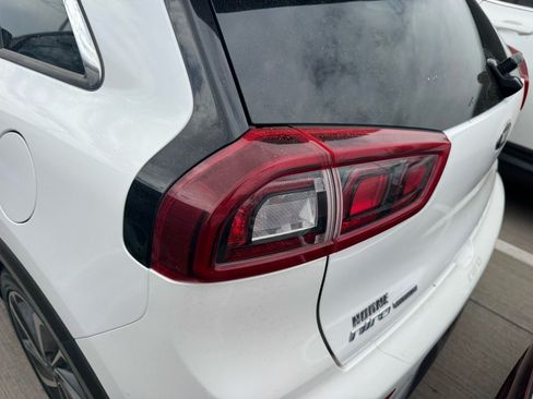 Used 2018 Kia Niro Touring FWD image 7
