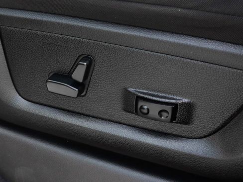 Used 2020 RAM 2500 Big Horn w/ Night Edition AWD/4WD image 21