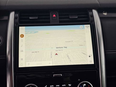 Used 2024 Land Rover Discovery Metropolitan Edition image 26