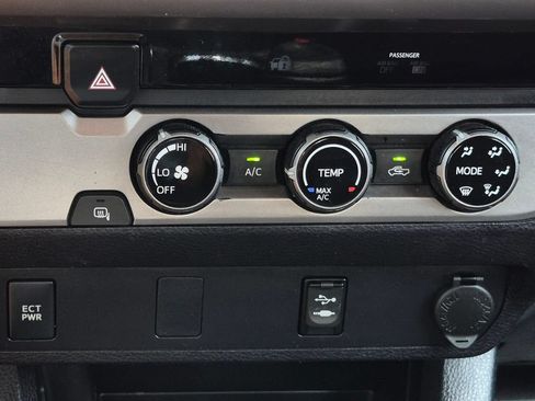 Used 2017 Toyota Tacoma SR5 w/ Tow Package RWD image 23