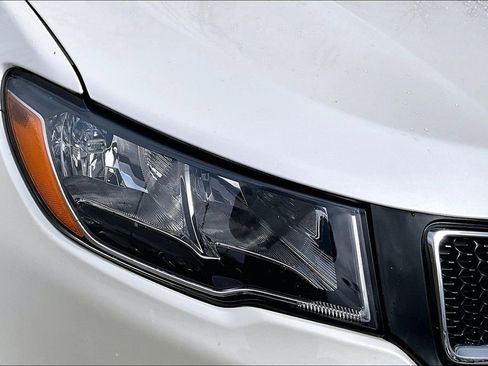 Used 2019 Jeep Compass Limited image 28