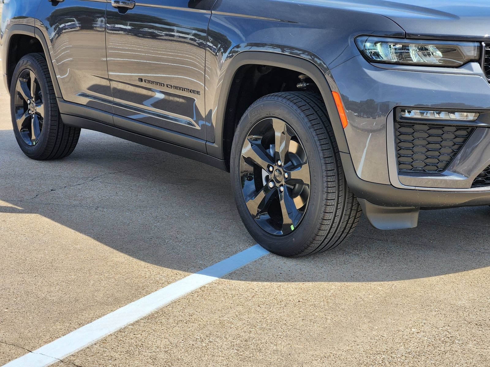 New 2026 Jeep Grand Cherokee Limited w/ Limited Altitude Package AWD/4WD image 11