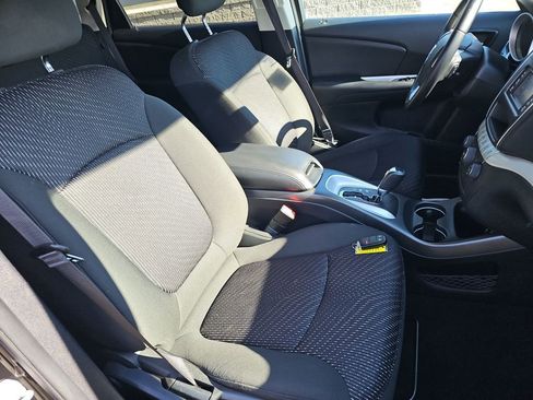 Used 2019 Dodge Journey SE w/ Premium Group image 15