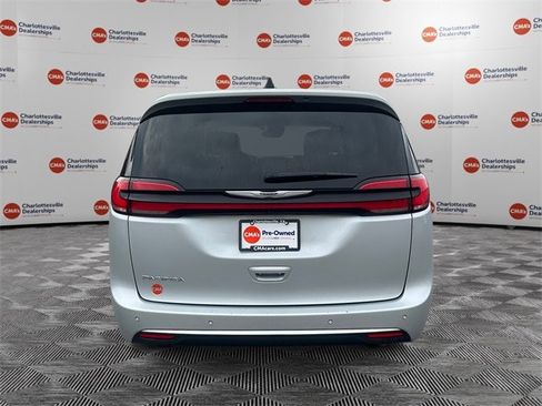 Used 2024 Chrysler Pacifica Touring-L image 4