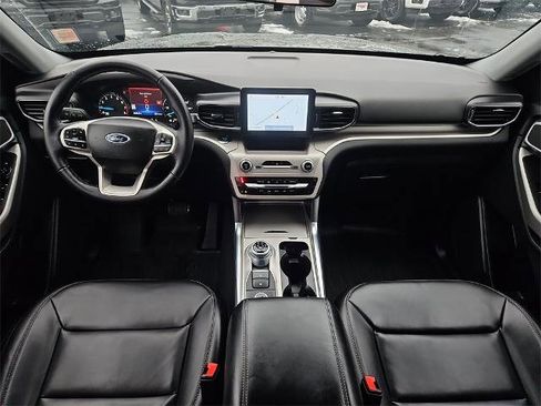 Certified 2022 Ford Explorer XLT w/ Equipment Group 202A image 2