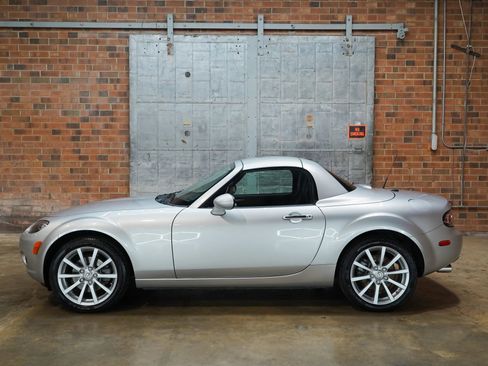 Used 2007 MAZDA MX-5 Miata Grand Touring w/ Premium Pkg RWD image 1