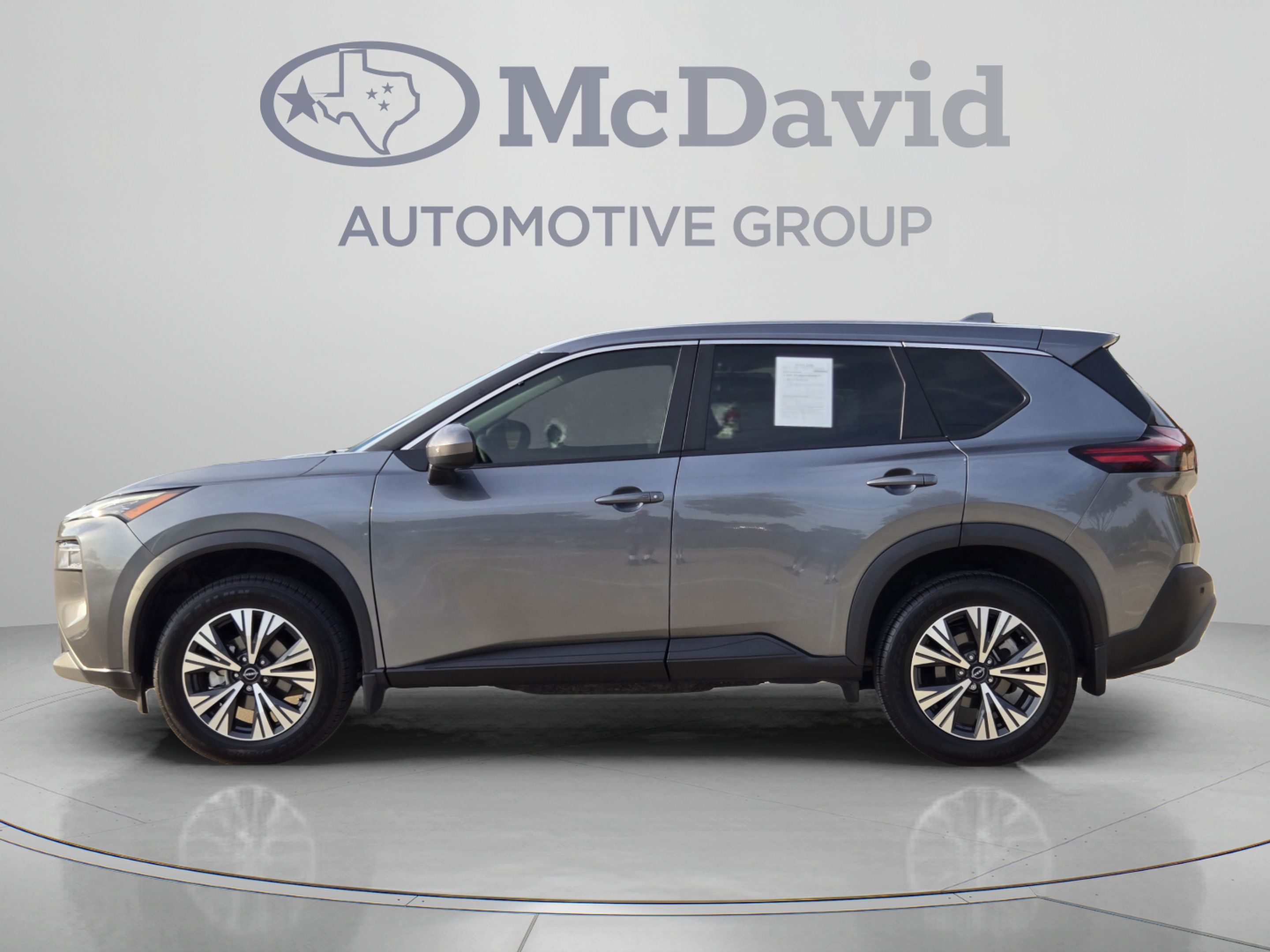 Used 2023 Nissan Rogue SV FWD image 2
