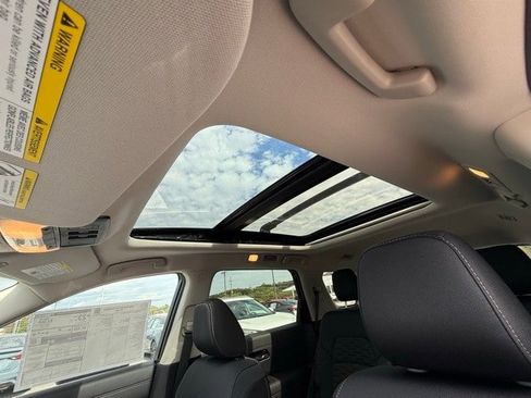 New 2025 Nissan Pathfinder SV image 13