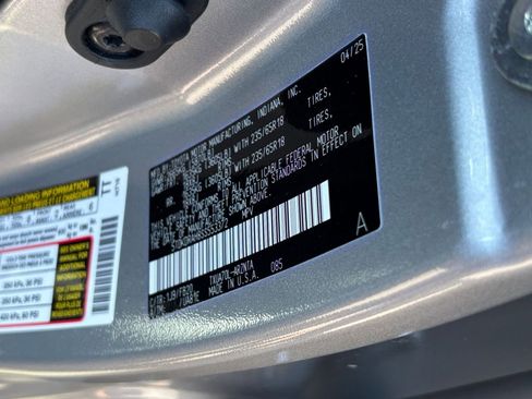 Used 2025 Toyota Highlander LE FWD image 31