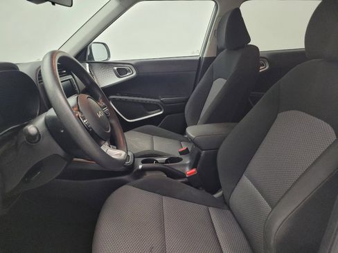 Used 2023 Kia Soul LX w/ LX Technology Package image 17