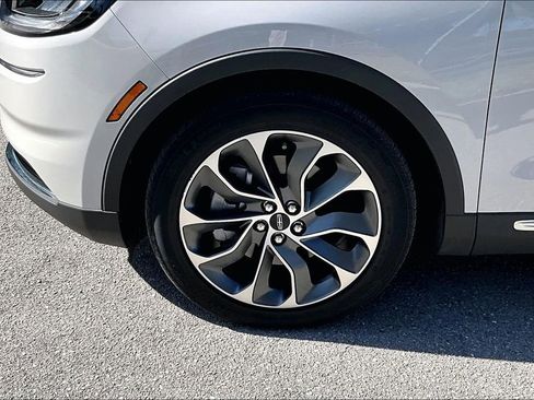 Used 2022 Lincoln Nautilus Reserve AWD/4WD image 13