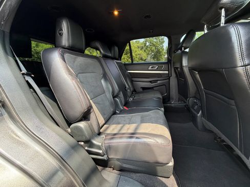 Used 2019 Ford Explorer XLT w/ Equipment Group 202A AWD/4WD image 18