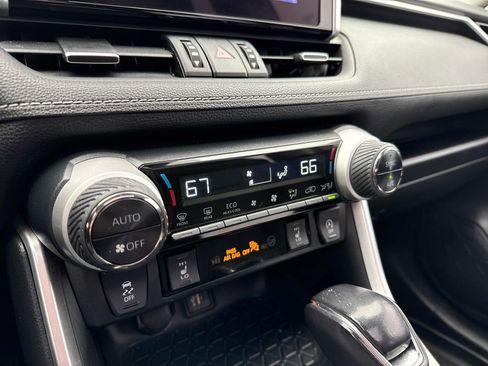 Used 2023 Toyota RAV4 XLE Premium image 31