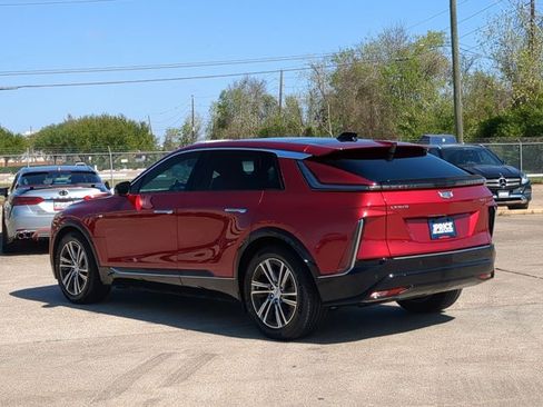 Used 2024 Cadillac Lyriq Luxury w/ LPO, Floor Liner Package image 9