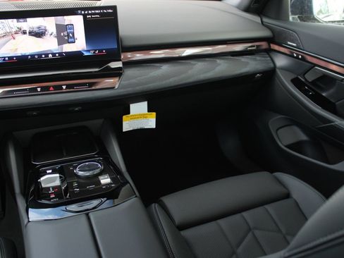 Used 2026 BMW 530i w/ M Sport Package RWD image 18