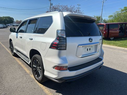 Used 2023 Lexus GX 460 Luxury w/ Sport Design Package image 6