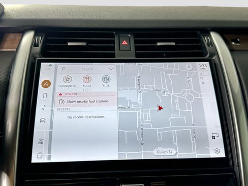 Certified 2024 Land Rover Discovery Dynamic SE image 12