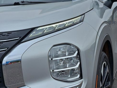 Used 2024 Mitsubishi Outlander SE FWD image 7