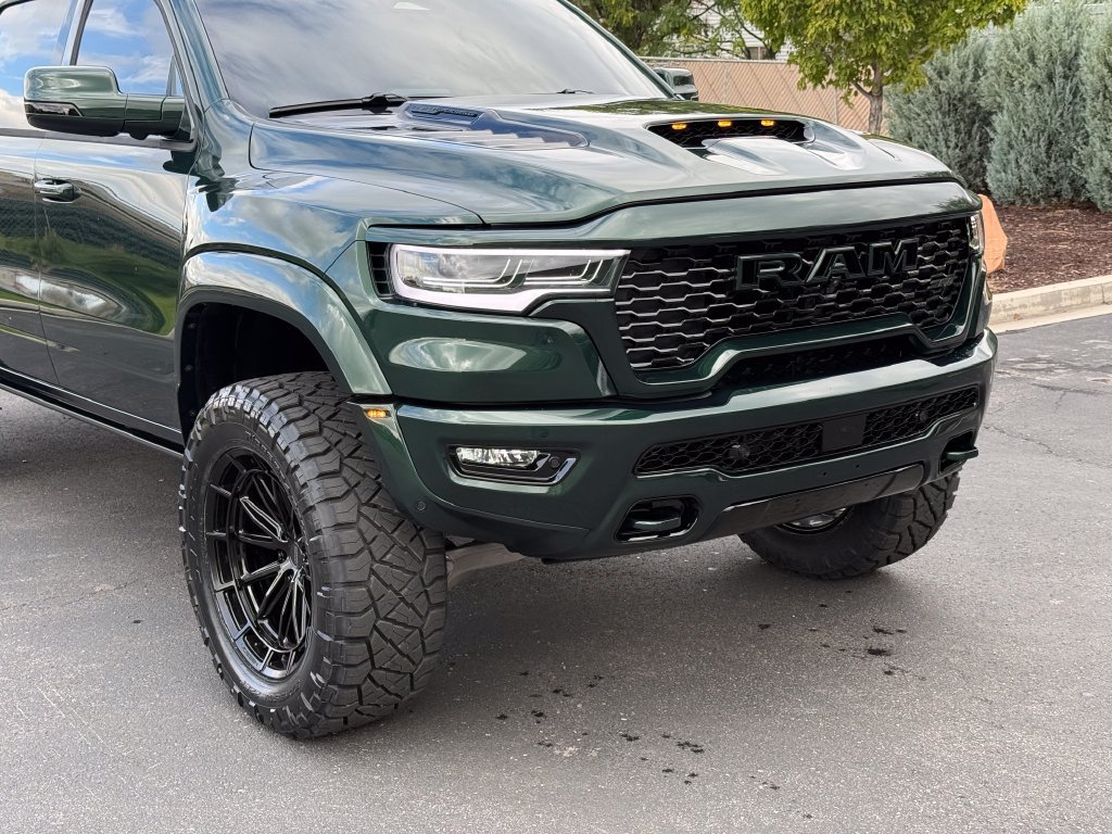 Used 2027 RAM 1500 4x4 Crew Cab image 3