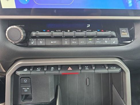 Used 2025 Toyota Tundra Limited image 22