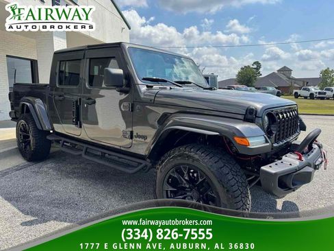 Used 2024 Jeep Gladiator Sport AWD/4WD image 4