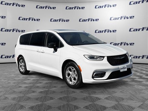Used 2024 Chrysler Pacifica Limited FWD image 8