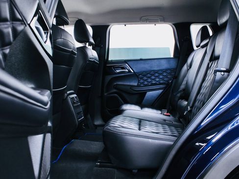 Used 2023 Mitsubishi Outlander SEL image 11