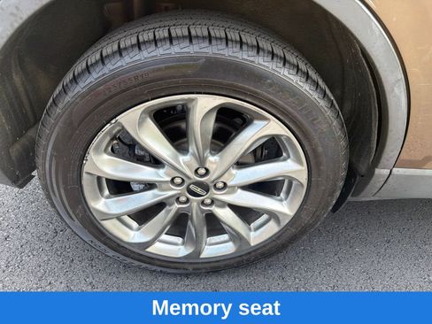 Used 2022 Lincoln Corsair AWD w/ Premium Package image 27