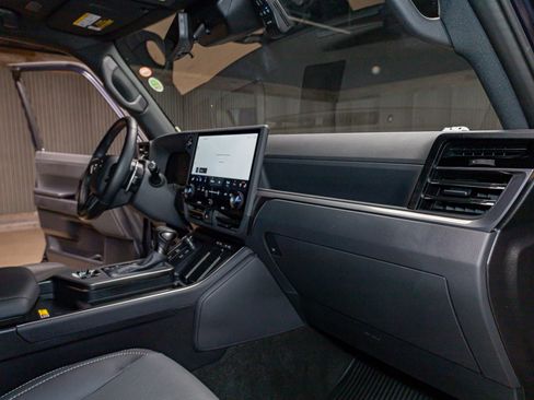 Used 2025 Lexus GX 550 w/ Accessory Package (2T) image 15