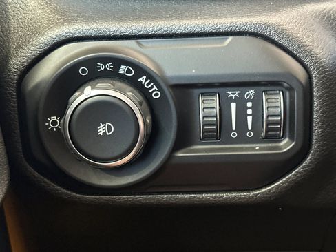 Used 2021 Jeep Wrangler Unlimited Sport AWD/4WD image 35