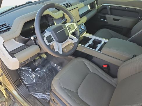 Used 2025 Land Rover Defender 110 S image 15