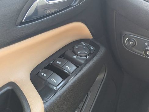 Used 2023 Chevrolet Equinox Premier FWD image 17