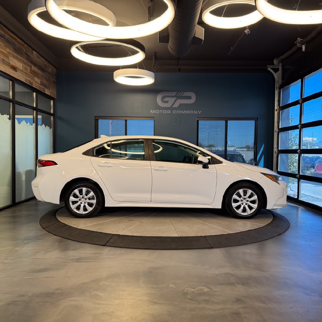 Used 2021 Toyota Corolla LE FWD image 2
