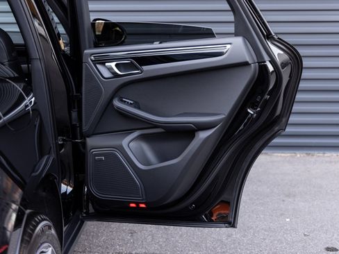 Certified 2026 Porsche Macan AWD/4WD image 30