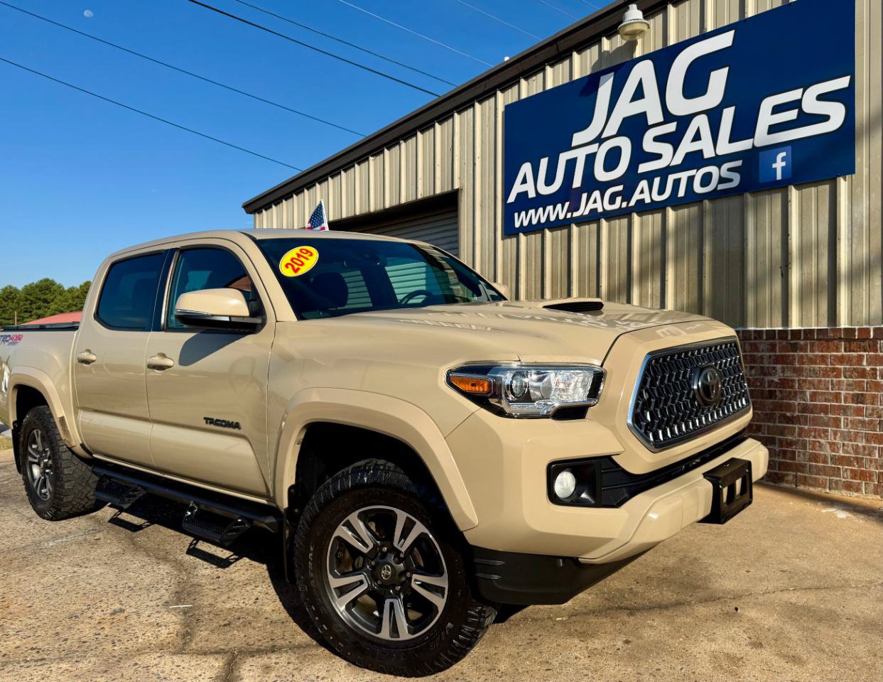 Used 2019 Toyota Tacoma TRD Sport AWD/4WD image 3